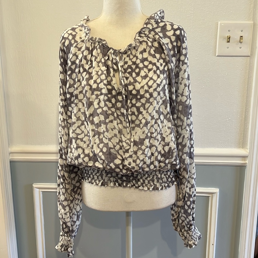 LIKE NEW GREY LEOPARD PRINT BLOUSE - SIZE SMALL